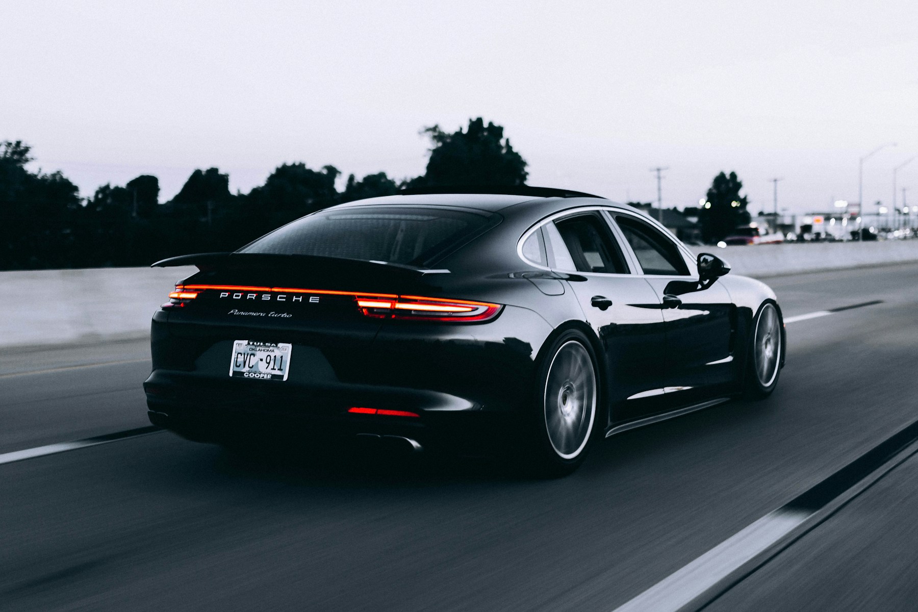Спортивный Porsche — иллюстрация автомобильной культуры